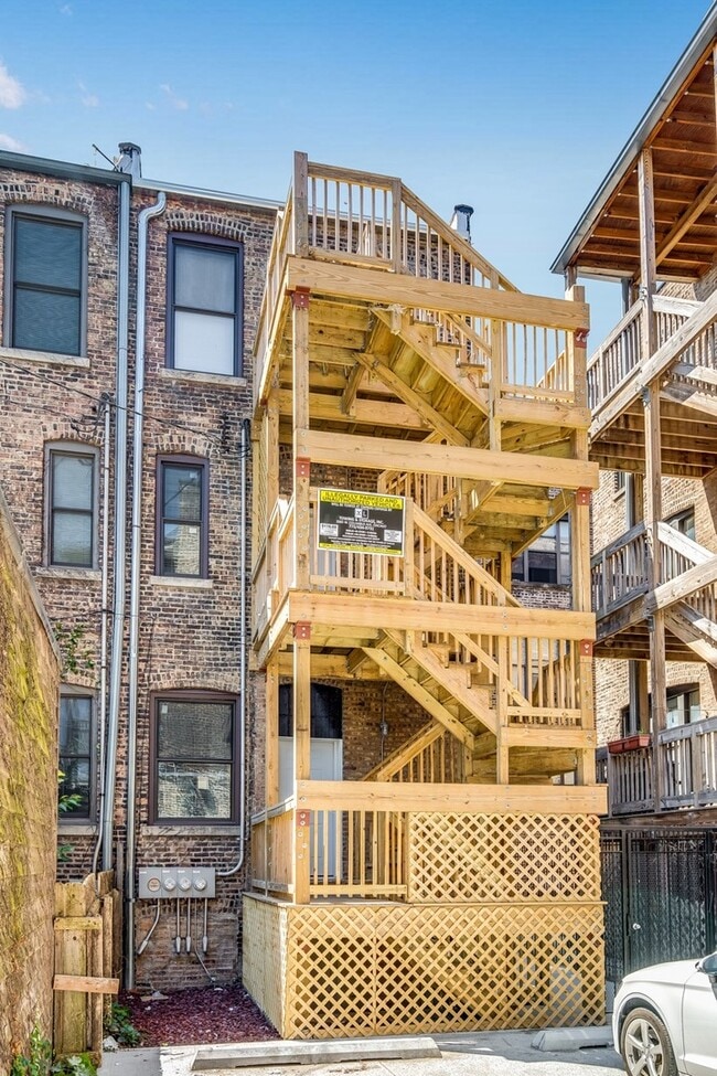 Building Photo - 5407 S Harper Ave