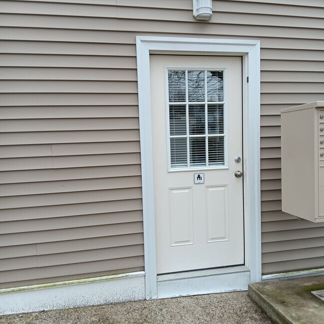 Building Photo - 45 Everett St