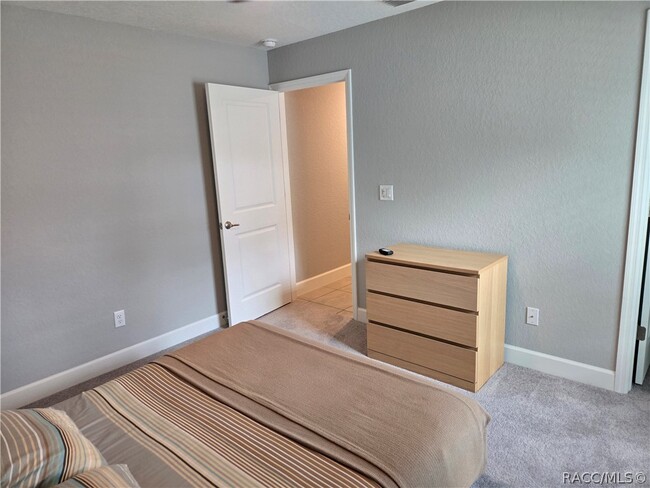 Building Photo - 13 Whitewood Ct