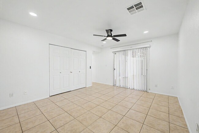 Building Photo - Great Tempe Home with Diving Pool