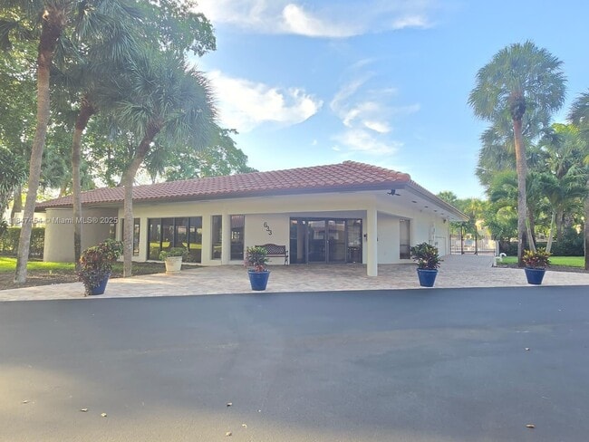 Building Photo - 679 Edgewater Dr