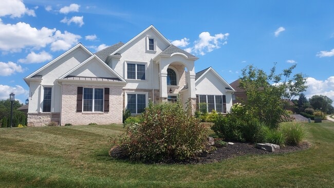 Building Photo - 1295 Needham Cir E