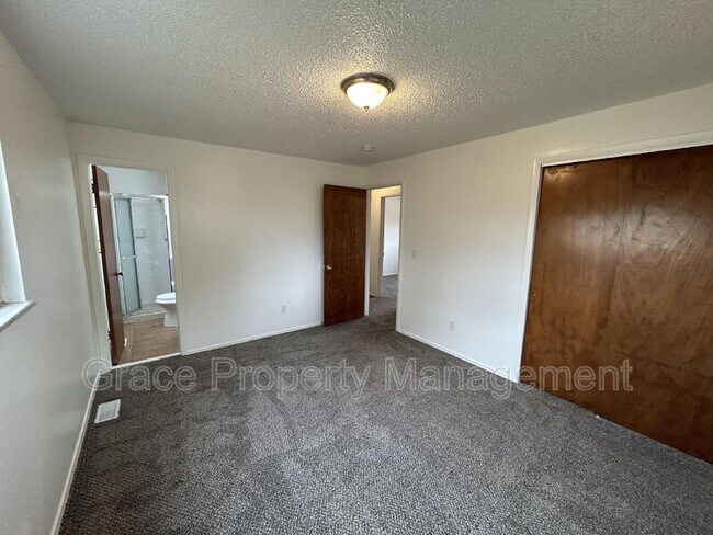 Building Photo - 9954 W Maryland Dr