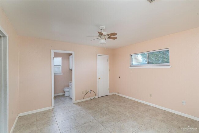 Building Photo - 17 Village Square