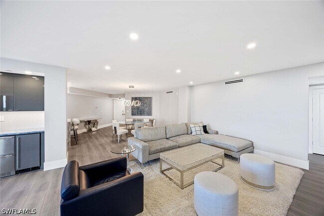 Building Photo - 6075 Pelican Bay Blvd