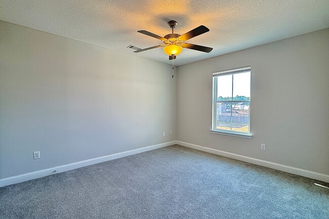 Building Photo - AVAILABLE EARLY DECEMBER (Small Pets Only)