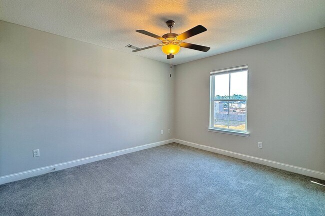 Building Photo - AVAILABLE NOW! (Small Pets Only)