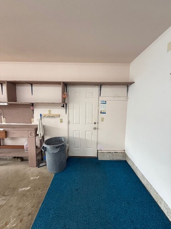 Building Photo - Spacious 3 Bedroom, 2 Bath home in Quality North Bend Neighborhood!