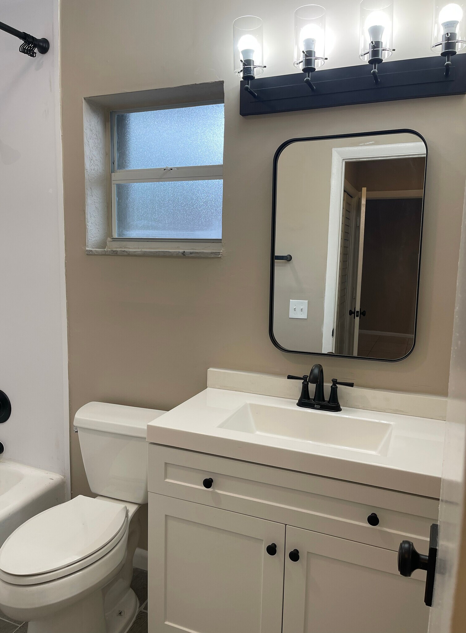 Master bath - 186 NW 4th Ave