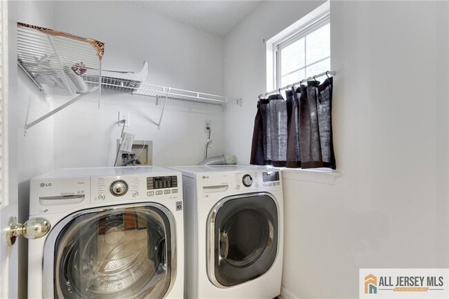 Building Photo - 140 S Barrow Pl