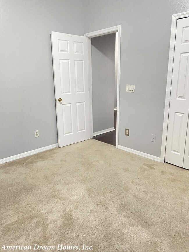 Building Photo - A Gorgeous Home with Beautiful Water View in Andover Point!