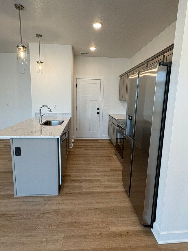 Building Photo - 216 Nw Waverly Dr