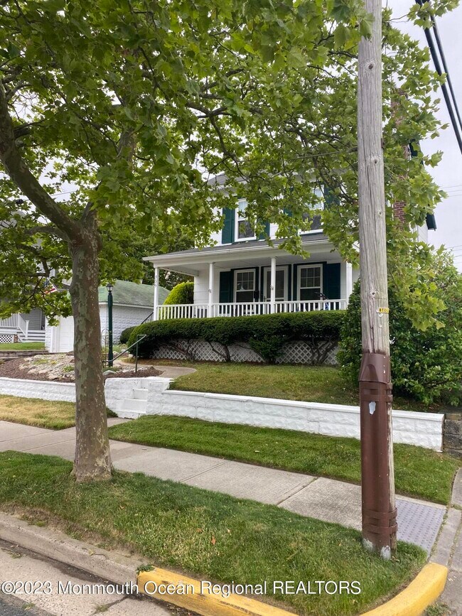 Building Photo - 305 3rd Ave