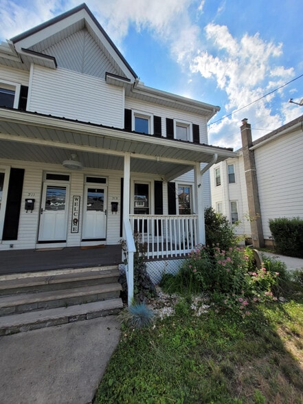 Primary Photo - 211-213 Montgomery Ave