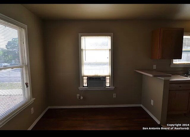 dining area - 1802 Texas Ave