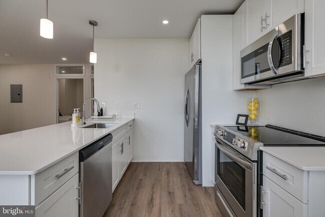 Building Photo - 150 S Independence Mall W