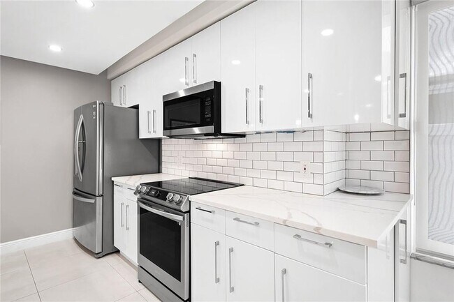 Building Photo - 2801 NE 59th St