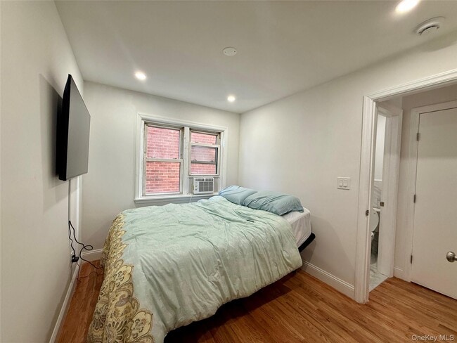 Building Photo - 765 Shore Rd