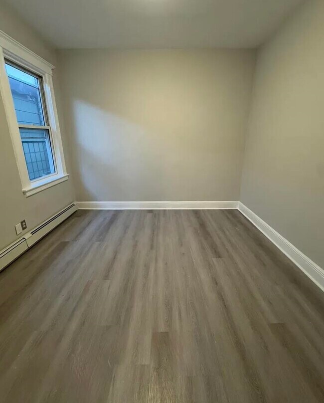 Building Photo - 128 35th St