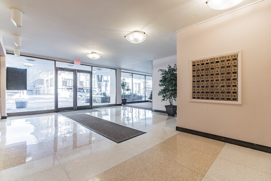 Building Photo - 522 21st St NW