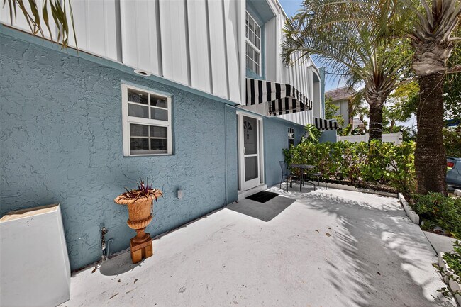 Building Photo - 2708 NE 14th Street Causeway