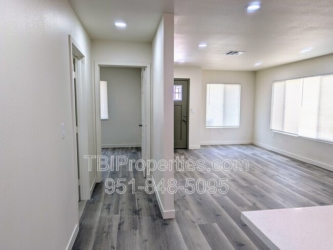 Building Photo - 1358 N Murray St