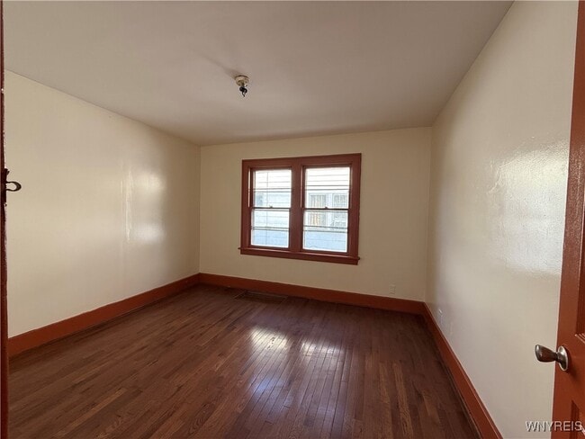 Building Photo - 549 Lisbon Ave