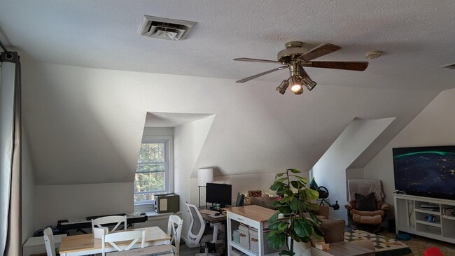 Building Photo - 56 McIntosh Ln