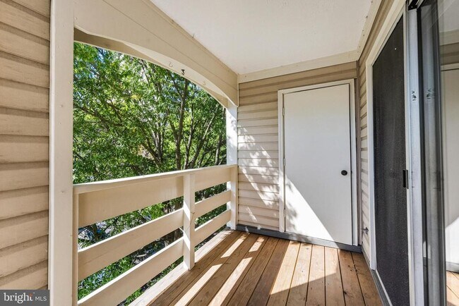 Building Photo - 240 S Reynolds St