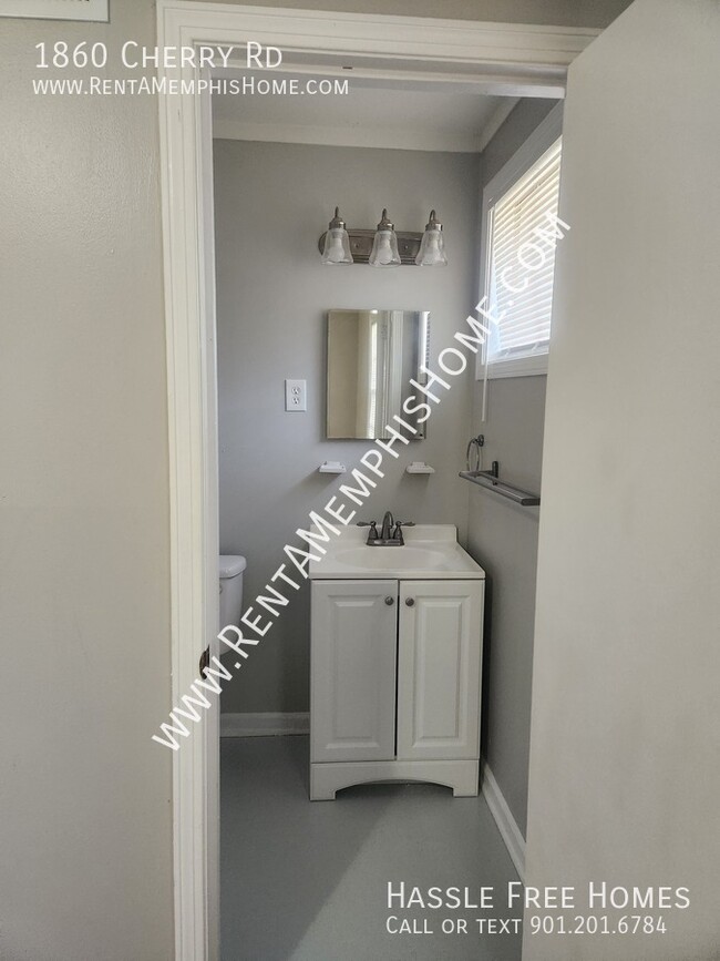 Building Photo - 3Bd/1.5Ba Single Family House