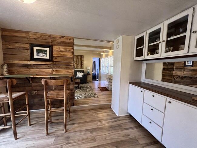 Building Photo - 27 Mandalay Dr