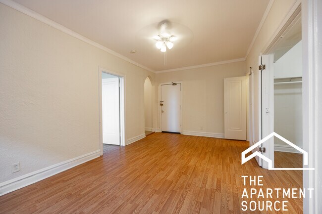 Building Photo - 4829 N Damen Ave