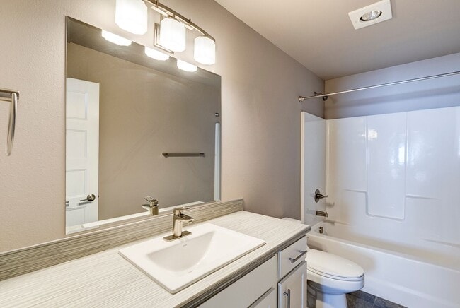 Building Photo - ***$500 off First months rent*** Stylish 3...