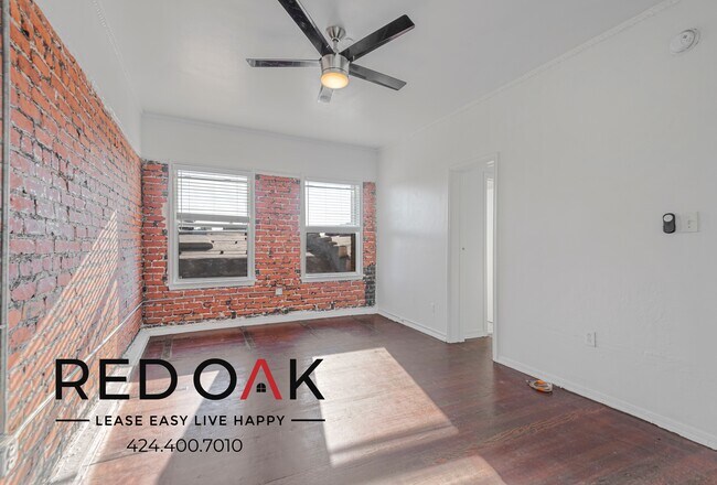 Building Photo - 849 S Oxford Ave