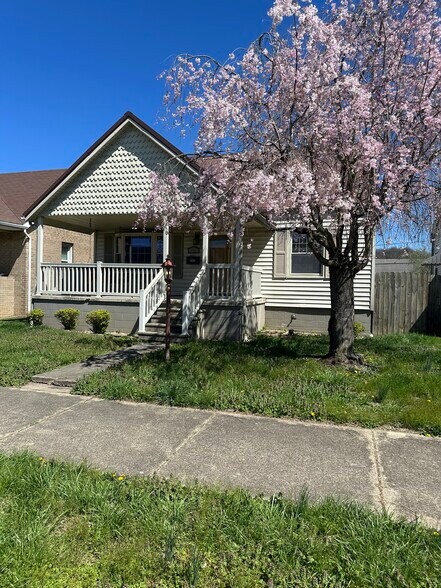 Building Photo - 2827 S 10th St