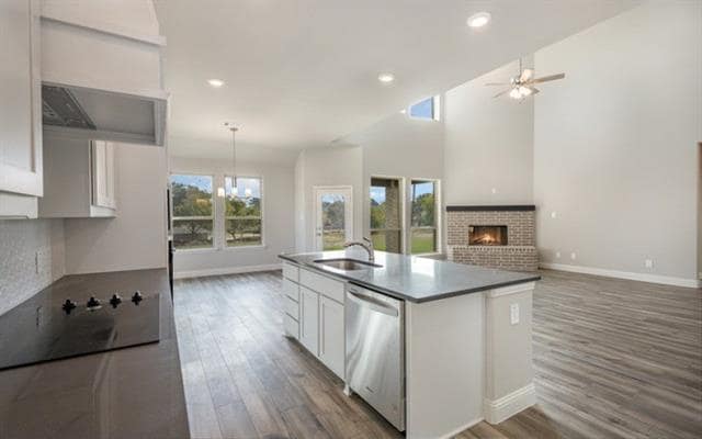 Building Photo - 750 Serenity Ln