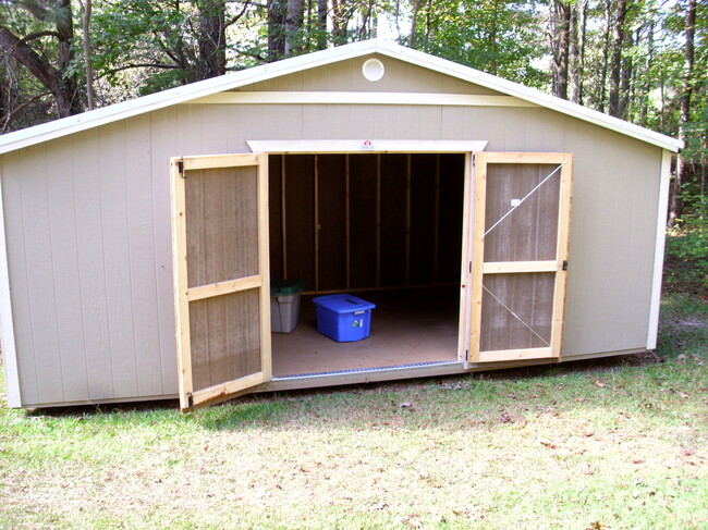 Storage barn 10'x20' - 2177 Kings Mountain Dr NE