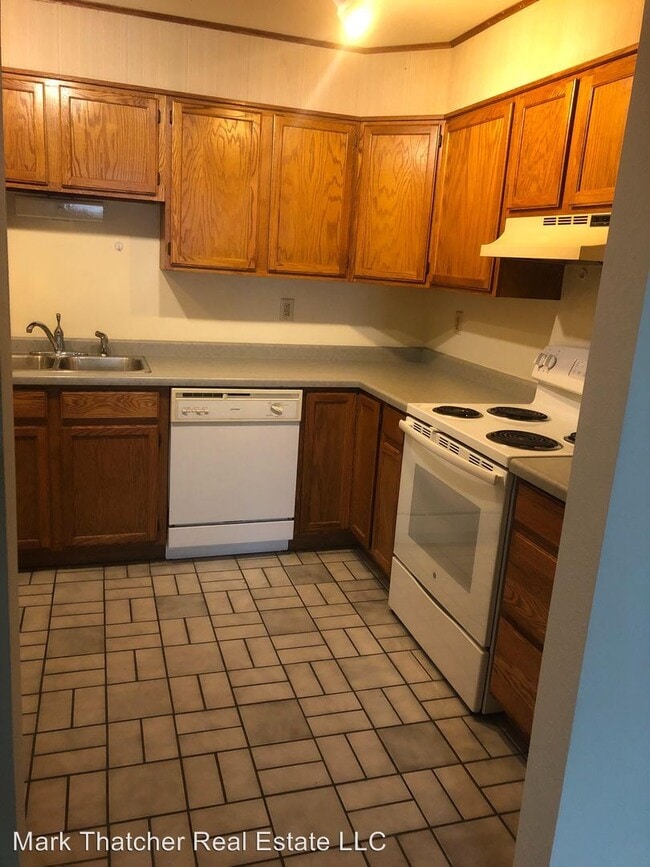 Building Photo - 261-271 Oakwood Ave