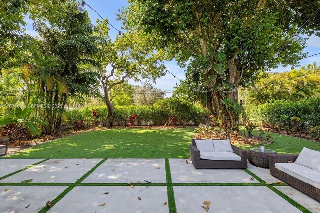 Building Photo - 90 NE 106th St