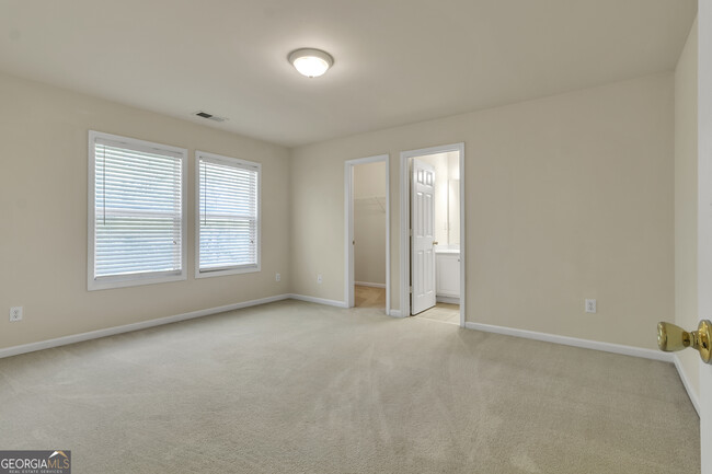 Building Photo - 3000 Highgreen Trail