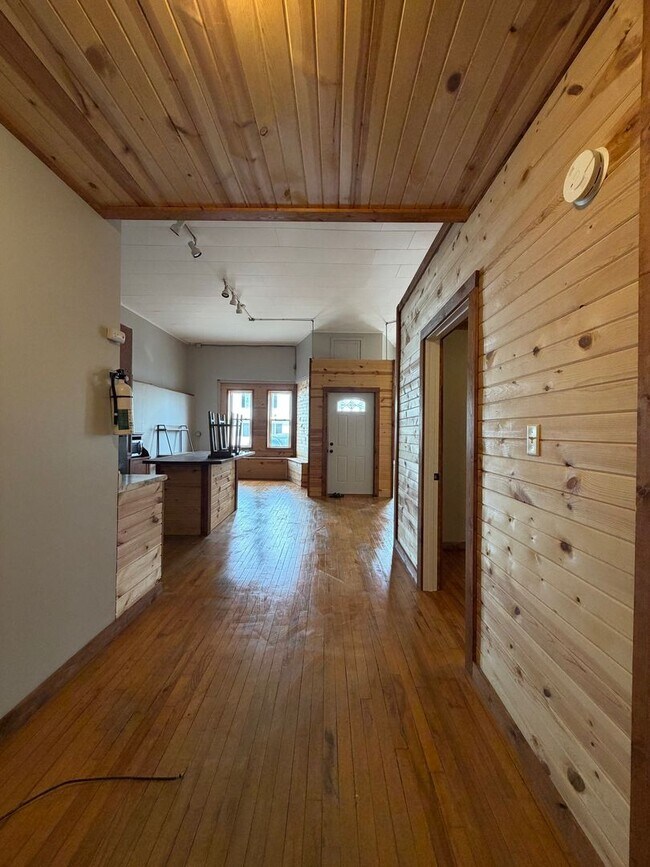 Building Photo - 311 Main St