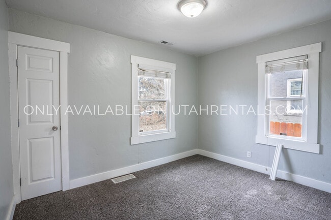 Building Photo - 355 S 600 W