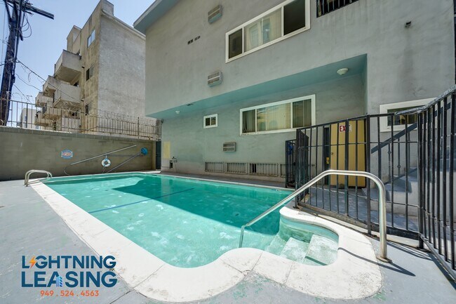 Building Photo - 703 Irolo St