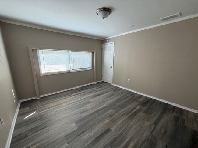 Building Photo - Lovely 3 Bedroom / 1 Bath for Rent - Section 8 Welcome