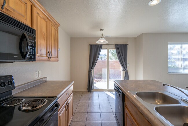 Building Photo - 3155 S Hidden Valley Dr