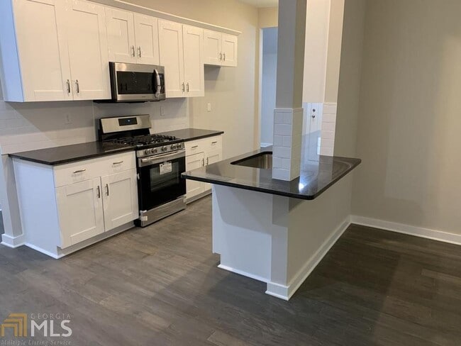 Building Photo - 6234 Collins St NE