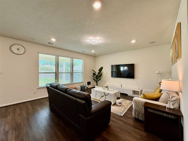 Building Photo - 5815 River Timber Trl