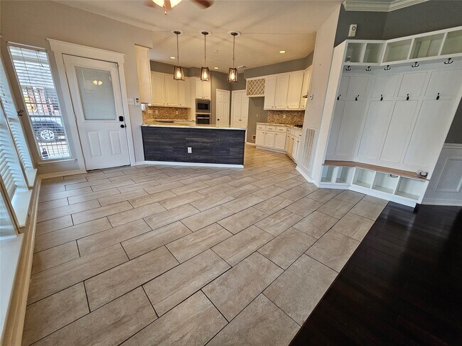 Building Photo - 15015 Dawnbrook Dr