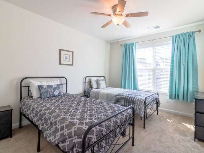 Building Photo - Year round - Furnished Townhome - Frankford