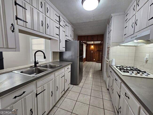 Building Photo - 2654 Plantation Dr